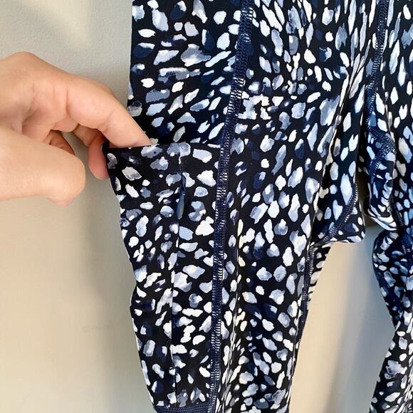 ATHLETA Leggings Spotty Up for Anything Crop Capri Mesh Pocket Navy White XS - Picture 9 of 11